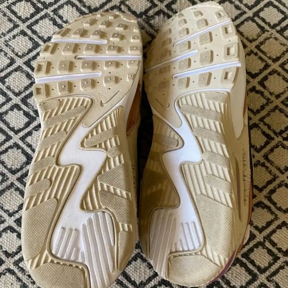 Nike Air Max Sneakers - size 10 - Picture 2 of 4